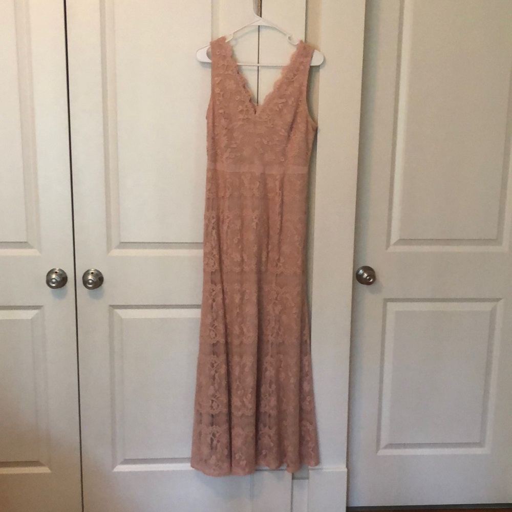 Francesca’s size large full length. Dusty rose maxi dress excellent condition